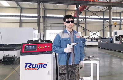 핸드헬드 레이저 용접기는 소형 휴대용 장치로 레이저 기술을 사용하여 빠르고 정밀한 용접을 제공합니다.